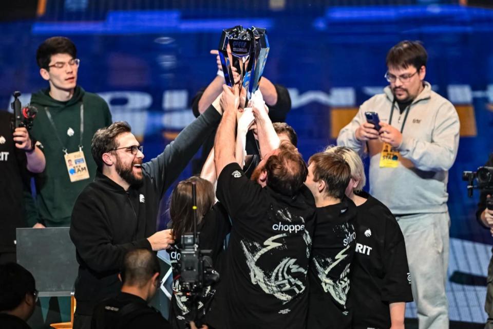 TES赛后群访 Meiko ：第一把后看到了Ale，就问他怎么玩的那么好