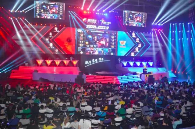 扑克中后期怎么判断优势（扑克中后期如何评估优势）